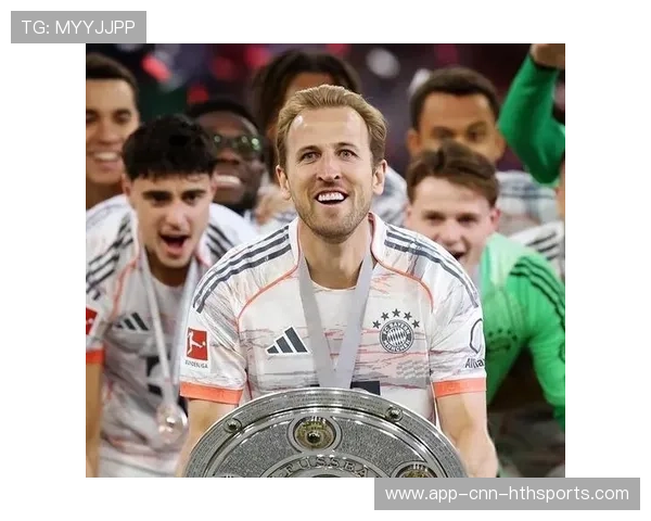 凯恩灵活跑位吸引三人注意，热刺中路空间瞬间拉开