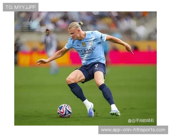 多特蒙德—哈兰德门前抢点补射成功